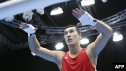 Лондон олимпиадасының күміс жүлдегері, қазақстандық боксшы Әділбек Ниязымбетовтың финалға шыққан сәті. Лондон, 8 тамыз 2012 жыл.
