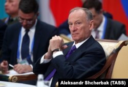 За інформацією джерел журналістів, Геннадій Кернес і Роберт Тедеєв у Москві зустрічались саме з секретарем Ради безпеки Росії Миколою Патрушевим