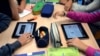 Tablete digjitale që përdoren nga nxënës për mësim online. Foto nga arkivi.