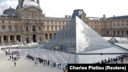 Muzeu i Luvrit. Fotografi nga arkivi. 