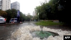 Jaka kiša pogodila je rusku prijestolnicu tokom obilaska i poplavila gradsku kanalizaciju, Moskva (fotoarhiv)