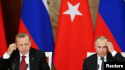 Рускиот претседател Владимир Путин и турскиот претседател Реџеп Таип Ердоган на прес конференција во Москва, 10.03.2017.