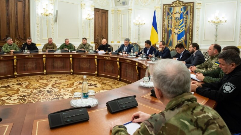 Parlamentul Ucrainei examinează astăzi introducerea legii marțiale pe fundalul escaladării conflictului cu Rusia
