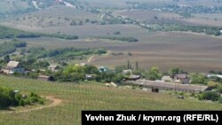 Вид с вершины Аю-Кая на село Оборонное (Камары)