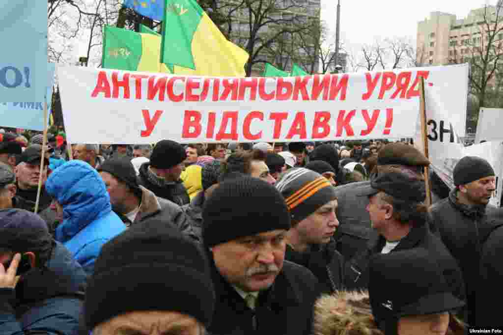 Акція протесту фермерів біля будівлі Верховної Ради у Києві. Березень 2016 року &nbsp;