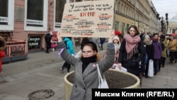 Пикеты феминисток в Петербурге