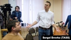 Петр Офицеров жана Алексей Навальный