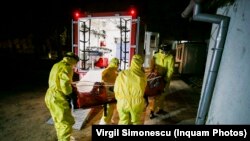 Polițistul de la Gerota a contaminat până acum 50 de oameni, aproape 20 de cadre medicale și a băgat un spital în carantină. Are dosar penal. Până acum, autoritățile au aplicat amenzi pentru nerespectarea regimului de carantină și izolare