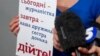 «Стурбований» Азаров вигнав журналістів з Кабміну через «цирк»