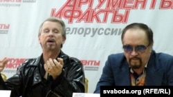 Анатоль Кашапараў (зьлева) і Лявон Барткевіч