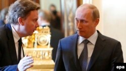 Vladimir Putin si presentele Elvetiei Didier Burkhalter, a carui tara conduce actualmente OSCE, pe 7 mai la Kremlin.