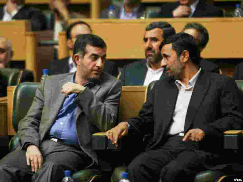 Iran -- Iranian president Mahmud Ahmadinejad (right) speaks with Iranian Vice-President Esfandiar Rahim-Mashaei (L) in Majles (parliament), Tehran, 18May2009 - Mashaei, Mashaee 