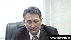 O‘zbekistonda qiynoqlarni o‘z boshidan o‘tkazgan Sanjar Umarov qiynoqlar muammosining yechimi sifatida, so‘roq o‘tkaziladigan kameralarga video-kameralar o‘rnatishni taklif qildi.