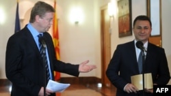 Архивска фотографија: Еврокомесарот Штефан Филе и премиерот Никола Груевски на прес-конференција во Скопје.
