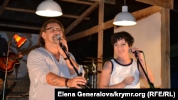 Соня Сотник и Сергей Кузин во время концерта