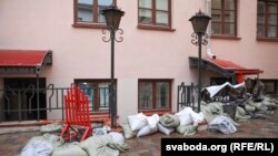 Падрыхтоўка да залевы на вуліцы Рэвалюцыйнай у Менску, 17 ліпеня