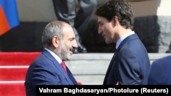 ARMENIA -- Armenian Prime Minister Nikol Pashinian talks with Canadian Prime Minister Justin Trudeau during a farewell ceremony in Yerevan, Armenia October 13, 2018