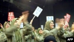 وزارت دفاع عراق حدود يک هفته پيش اعلام کرد که آمريکا با سپردن حفاظت قرارگاه اشرف به ارتش عراق موافقت کرده است. (عکس از AFP)