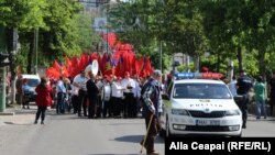 1 Mai la Chișinău: Fizionomii de alegători socialiști în marș