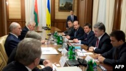 Duminică la întîlnirea dintre președinții Petro Poroshenko și Alyaksandr Lukașenka la Kiev