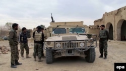 Афганские солдаты во время операции против талибоы в провинции Гильменд