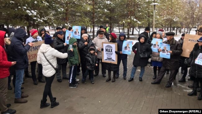 Санкционированный митинг в Нур-Султане за политические реформы и переход к парламентской форме правления в Казахстане. 9 ноября 2019 года.