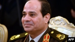 Shefi i ushtrisë së Egjiptit, gjenerali Abdul Fattah al-Sisi, ka dhënë dorëheqje dhe ka bërë publike kandidaturën e tij për president.