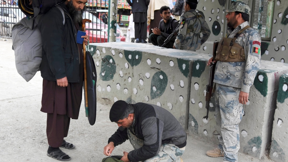 Pakistan Reopens Afghan Border Crossing Following Grenade Attack