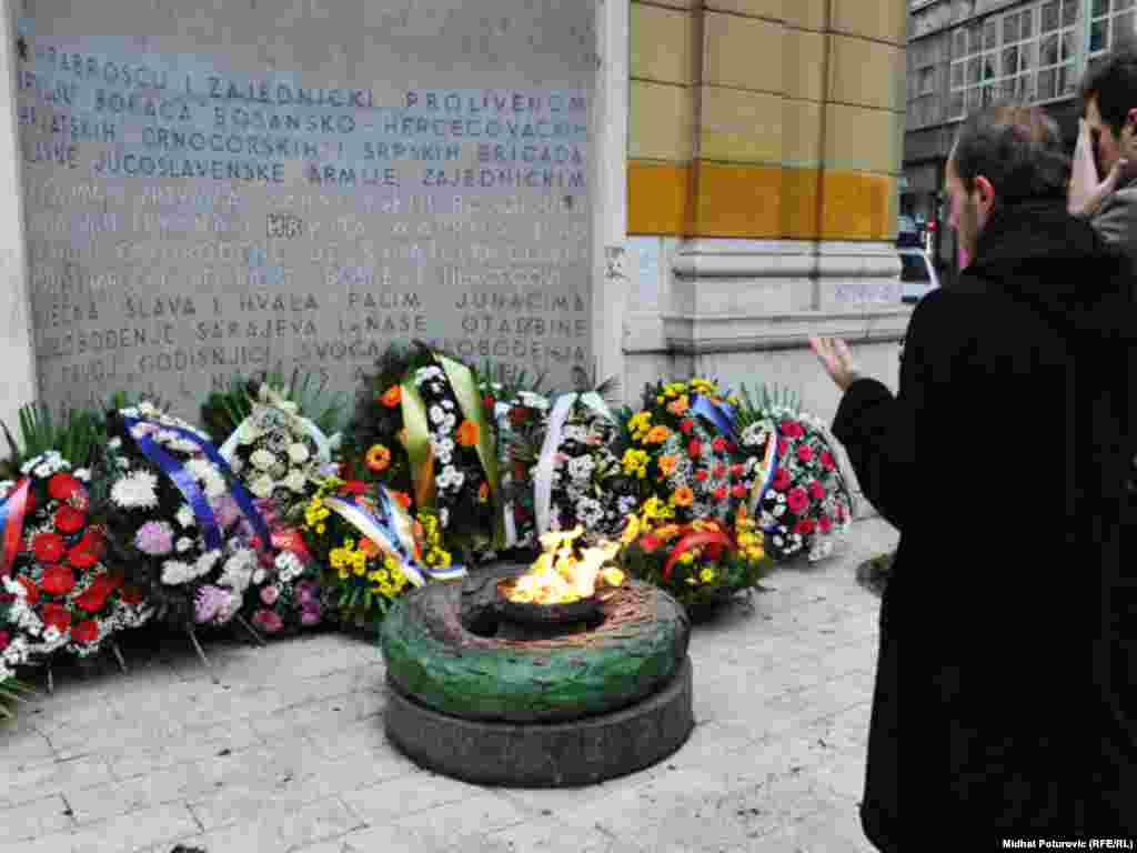 Polaganje cvijeća na spomen obilježje Vječna vatra, Sarajevo, 25.11.2011.