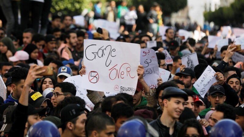 Alžir: Desetine hiljada na protestima protiv Bouteflike