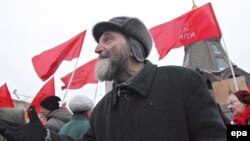 На следующий день после выборов сторонники коммунистов вышли опротестовывать их результаты