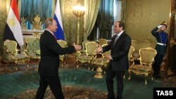 Vladimir Putin və Abdel Fattah al-Sisi 