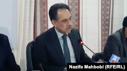 احمد ولی مسعود رئیس حزب وفاق ملی در جریان یک کنفرانس مطبوعاتی در کابل