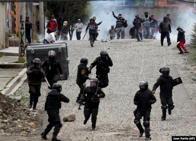 Sukob policije i pristalica Eva Moralesa u Boliviji, novembar 2019.