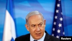 Benjamin Netanyahu je optužen za mito, prevaru i zloupotrebu poverenja u tri odvojena korupcionaška slučaja