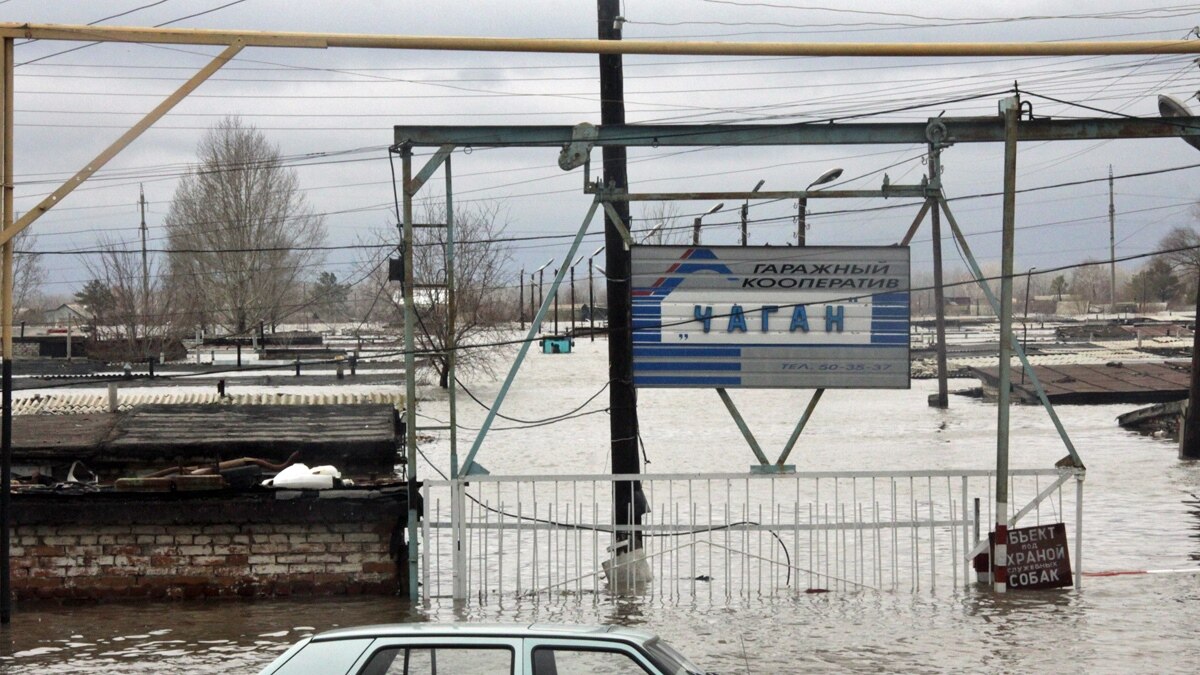 Погода в уральске на 10 дней. Паводок Уральск апрель 2011 года Западно-Казахстанской. Наводнение в Уральске 2011. Потоп в Уральске. Уровень воды в Уральске.