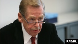 Czech Republic -- Former Czech President Vaclav Havel speaks as he attends the first editorial meeting of RFE/RL at new RFE/RL building in Hagibor, Prague 10, 27Mar2009