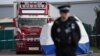 Поліція Британії проводить обшуки у справі про смерть 39 людей, виявлених у вантажівці