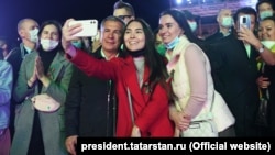 Рустам Минниханов на праздничном концерте по поводу окончания выборов, 13 сентября 2020 года. 