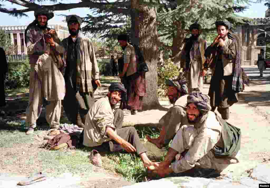 Taliban fighters prepare to pray at Kabul&#39;s presidential palace, known as the Arg, in the autumn of 1996. In September, the Islamic militant group captured the city from mujahedin factions who had once fought against the Soviet invasion but by the 1990s were battling each other.