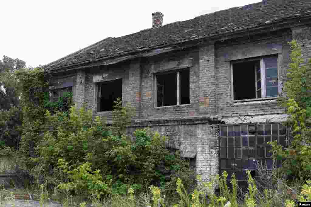 Serbia's largest private business group, Delta Holding, owns the site, and intends to demolish the ruins to build a large shopping center, to be completed by the end of 2015.