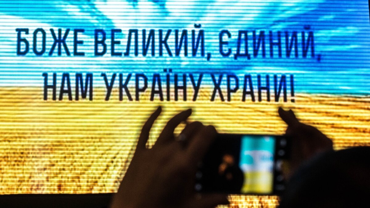 Число українців, які асоціюють себе з УПЦ (МП), скоротилося до 4% – опитування