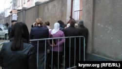 Очередь в отделение ФМС в Симферополе. Иллюстративное фото