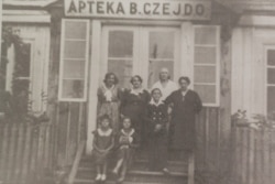 Аптэка ў Суботніках, фота 1930-х гадоў