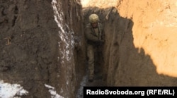 Військовослужбовець ЗСУ на лінії оборони в Донецькій області