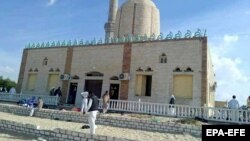 Мечеть у єгипетському місті Бір-аль-Абд, на яку напали бойовики, 24 листопада 2017 року