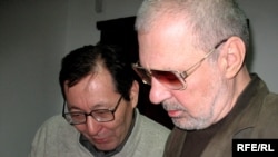 "ЗонаКЗ" интернет газетінің басшылары Ю.Мизинов(оң жақта) пен Гимран Ерғалиев. Алматы, 3 наурыз, 2009 жыл. 