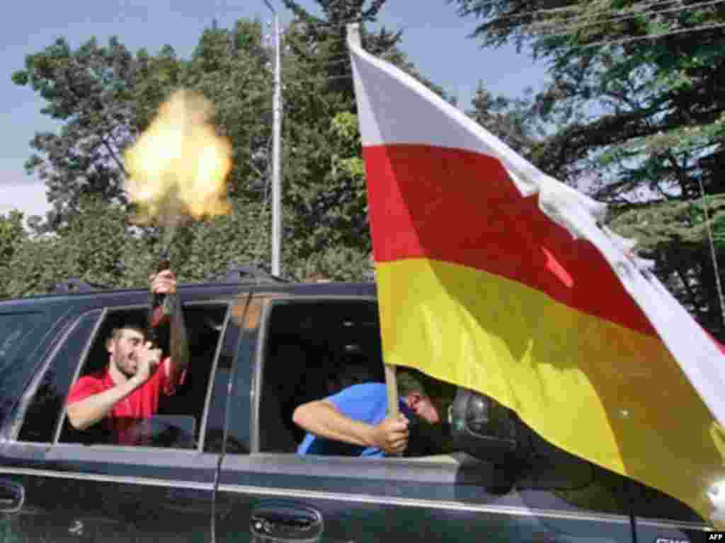 South Ossetian men celebrate the recognition of South Ossetia in Tskhinvali - GEORGIA, TSKHINVALI : A South Ossetian man shoots in the air as he celebrates the recognition of the South Ossetian independence by the Russian Federation on August 26 in Tskhinvali. Russia on August 26, 2008 formally recognised the Georgian rebel regions of South Ossetia and Abkhazia as independent states in a startling new challenge to the West.