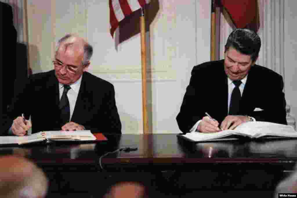 8 декабря 1987 года в Вашингтоне был подписан Договор между СССР и США о ликвидации ракет средней и малой дальности
