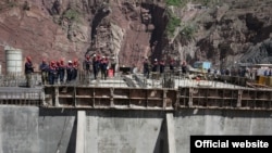 Рабочие на строительстве Рогунской ГЭС в Таджикистане.
